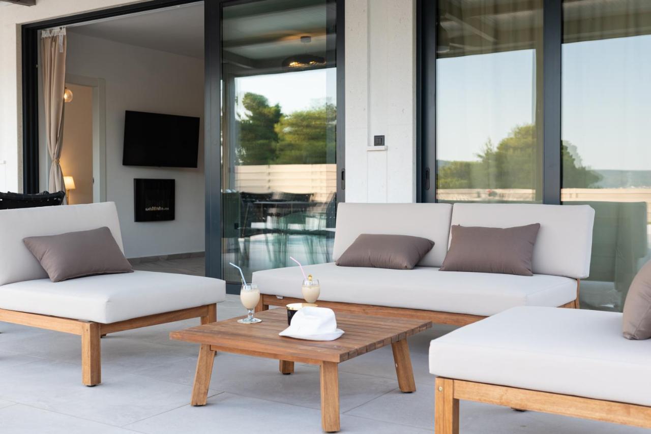 Beach Haven House With Pool And Jacuzzi Kaštela Exterior foto